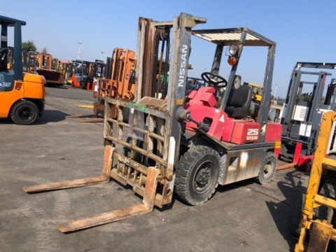 Xe nâng xăng Nisan PH02M25-009614