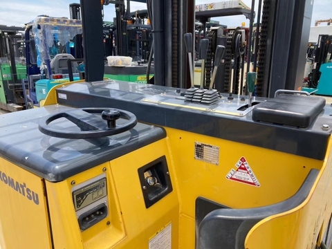 Komatsu đứng lái 2.5 tấn tháp 5.5 m FB25RN-4-5025