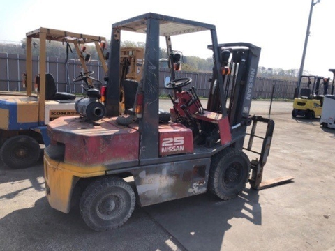 Xe nâng xăng Nisan PH02M25-009614