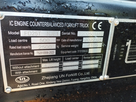 Xe nâng mới UN FD25 chui công mới 100%