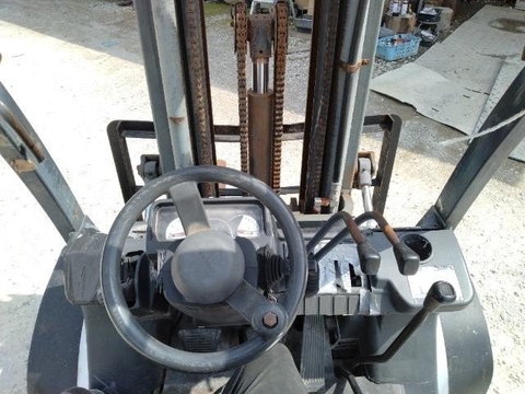 Xe nâng YL02M25-001013