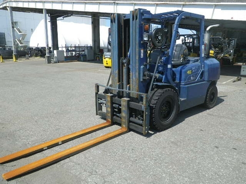 Komatsu FD45T-8-110119 chui công dịch càng