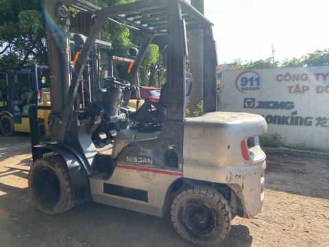 Xe nâng YL02M25-001013