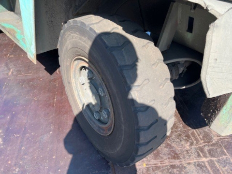 Xe nâng Toyota 7fd25 -21643 gật gù lốp đôi số sàn