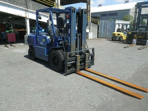 Komatsu FD45T-8-110119 chui công dịch càng