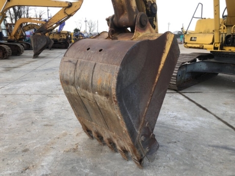 Máy xúc đào Komatsu PC200-6ZE-105475