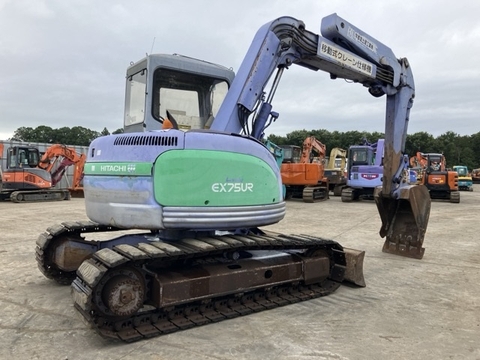 Máy xúc đào EX75UR-3-12208