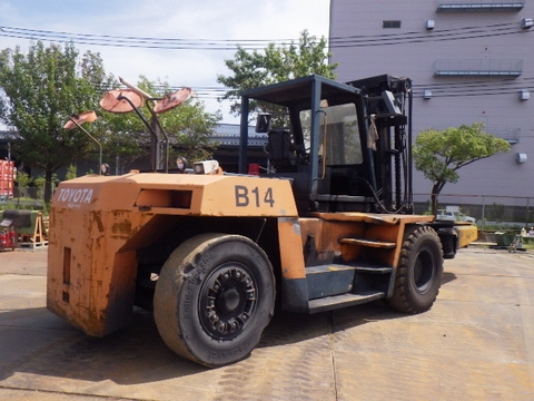 Xe nâng toyota 4FD230-10019 dùn cho ngành luyện quặng.