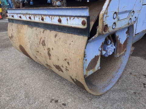 Lu rung mini Komatsu JV25CW-2-1518