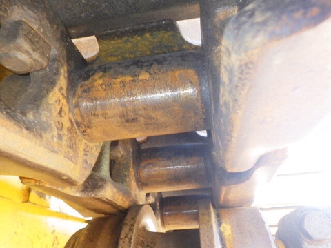 Máy ủi bánh xích hiệu komasu D155AX-6-81177