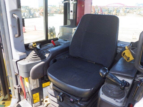 Máy ủi bánh xích hiệu komasu D155AX-6-81177