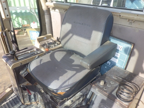 Máy san Komatsu GD405A-2-2882