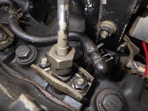 Lu rung mini Komatsu JV25CW-2-1518