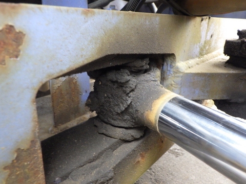 Lu rung mini Komatsu JV25CW-2-1518