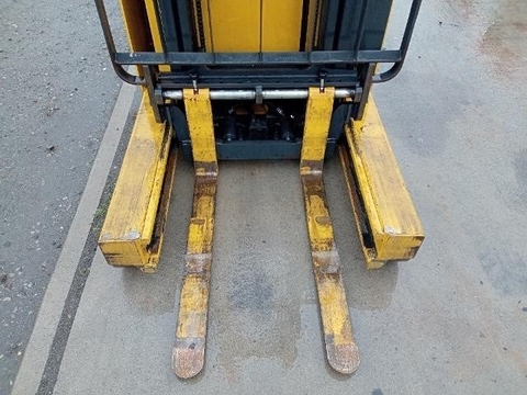 Xe đứng lái komatsu FB15RL-15-157963