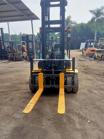 Xe nâng komatsu FD30T-16-722657 (gật gù - số tự động - lốp đôi)