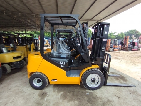 Xe nâng dầu 2.5 tấn