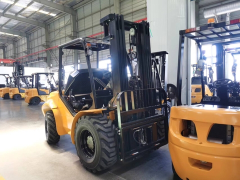 Xe nâng dầu địa hình hai cầu chủ động Series FD25T-DNJM1, FD30T-DNJM1, FD35T-DNJM1