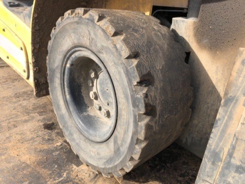 Xe điện 2.5 tấn dịch giá Komatsu FE25H-1-305369