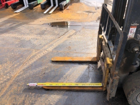 Xe điện 2.5 tấn dịch giá Komatsu FE25H-1-305369