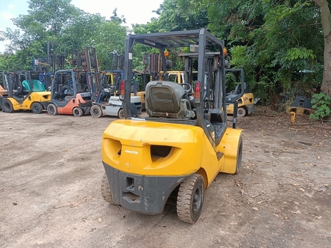 Komatsu FD25C-16-719688 gật gù lốp đôi số sàn tháp 3 m