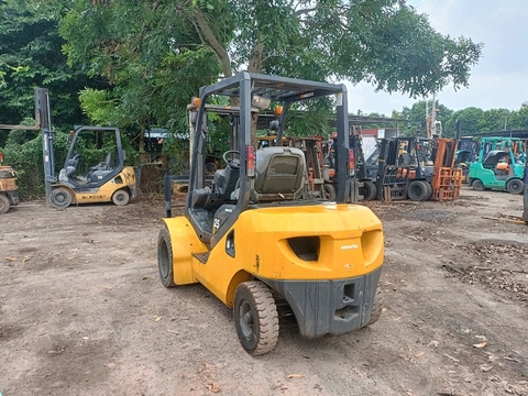 Komatsu FD25C-16-719688 gật gù lốp đôi số sàn tháp 3 m