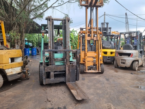 Misubishi FD35A-50577. Số sàn dịch giá sức nâng 3.5 tấn