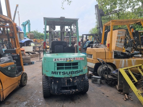 Misubishi FD35A-50577. Số sàn dịch giá sức nâng 3.5 tấn