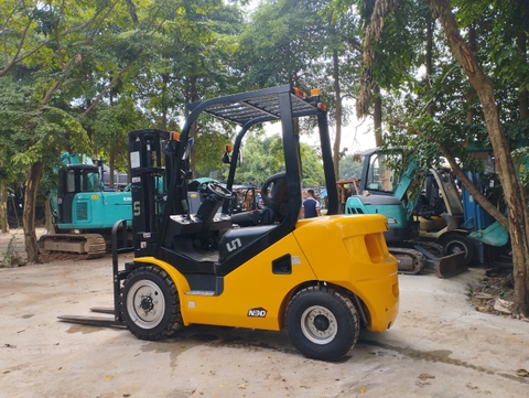 Xe nâng dầu UN FD30T-NJE1