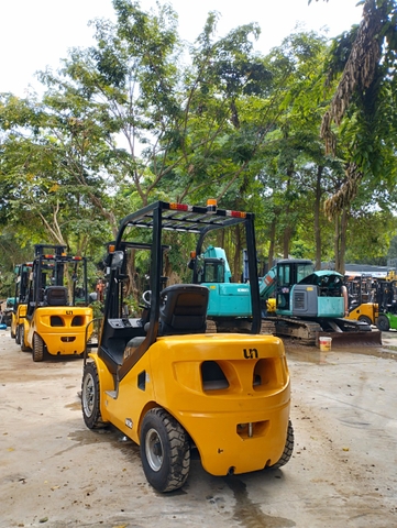 Xe nâng dầu UN FD30T-NJE1