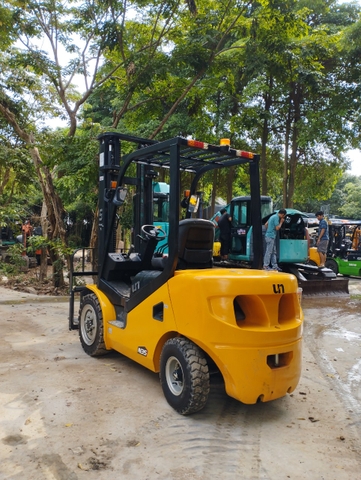 Xe nâng dầu UN FD35T-NJE1-302207092