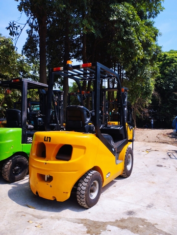 Xe nâng dầu UN FD25T