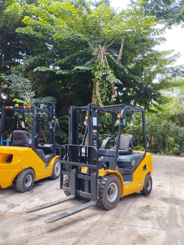 Xe nâng dầu UN FD25T