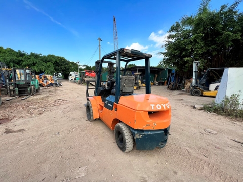 Xe nâng dầu toyota 7FD35-10468