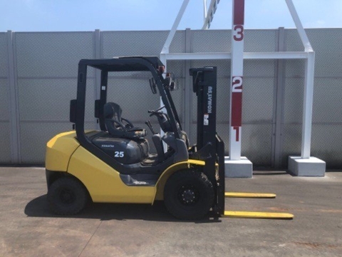 Xe nâng dầu komasu FD25C-17-339599