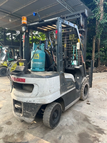 Xe nâng xăng Nissan UL02A25W-000231