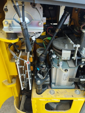 XE NÂNG ĐIỆN ĐỨNG LÁI 1.8 TẤN KOMATSU FB18RL-15-156461