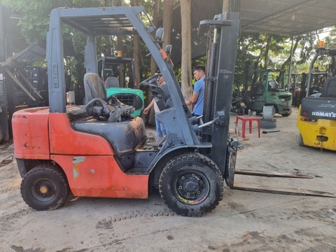 Nissan KDN-Y1F2A25-000687