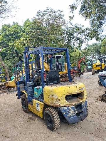 Komatsu FD25C-12-531383 Lắp kẹp vuông kẹp rác hoặc phế liệu - kẹp bông mở rộng 2.2 m