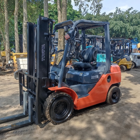 Xe nâng dầu toyota 8FD25-33403