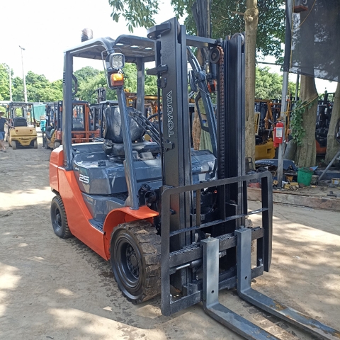 Xe nâng dầu toyota 8FD25-33403