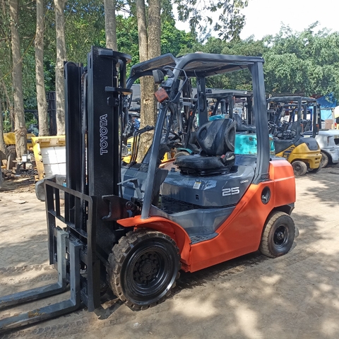 Xe nâng dầu toyota 8FD25-33403