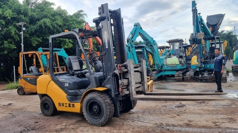 KomatsuFD35AT-17/M231-330471