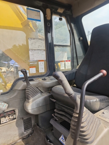 Máy xúc đào bánh xích komatsu PC200-6-85050