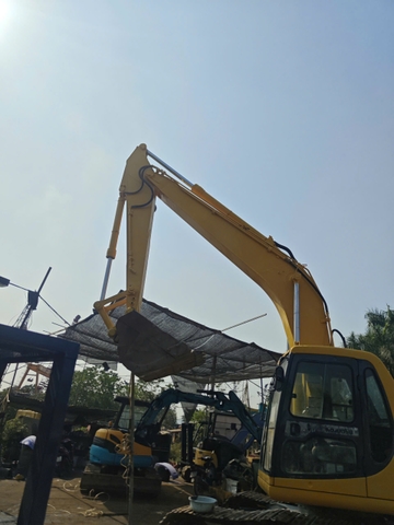 Máy xúc đào bánh xích komatsu PC200-6-85050
