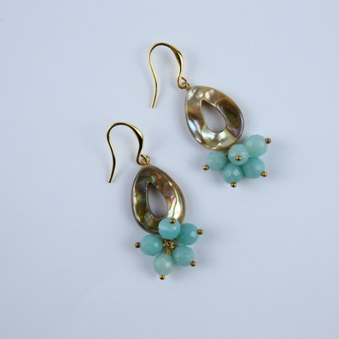 Khuyên tai vỏ bào ngư, đính chùm hạt đá