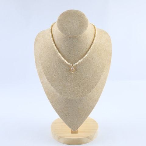 Chuỗi ngọc đính kim cương giả