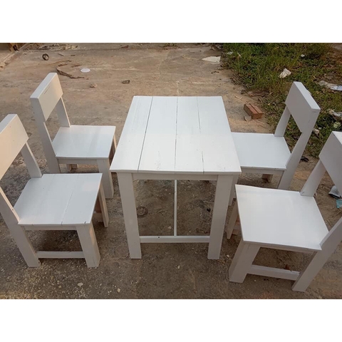 BÀN GHỄ CAFE 1 BÀN 4 GHẾ GỖ THÔNG