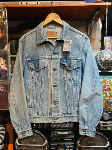 LEVIS DENIM JACKET