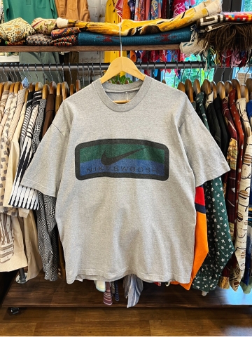 NIKE SWOOSH TEE